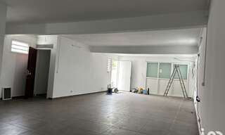 Commerce  81 m² à louer à Saint-François (97118)