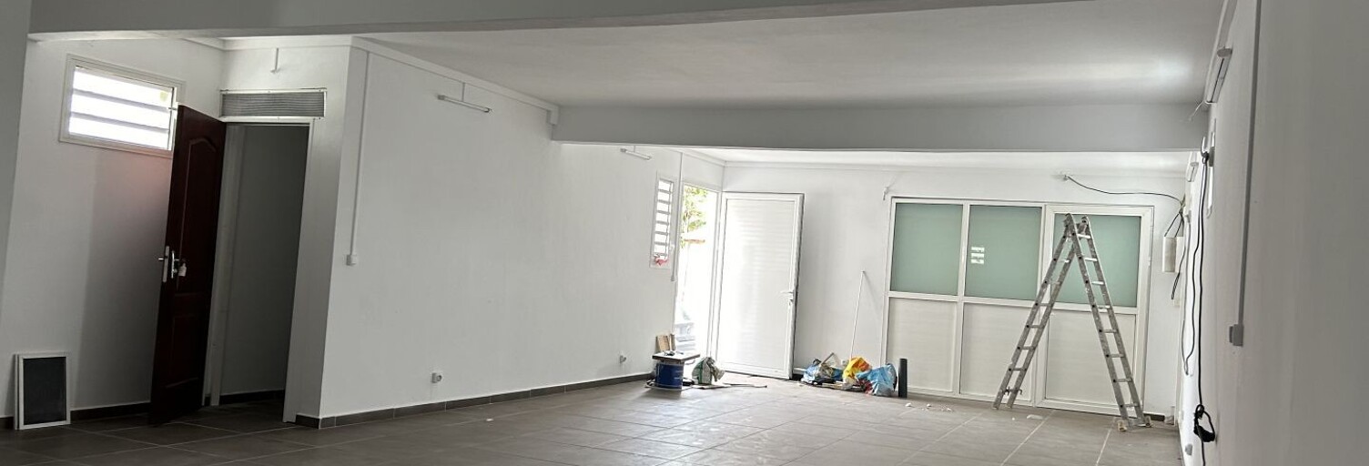 Commerce  81 m² à louer à Saint-François (97118)