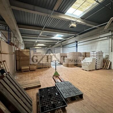 Local industriel  7800 €