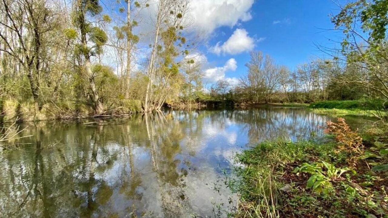 terrain  pièces 1300 m2 à vendre à Saint-Hippolyte (37600)