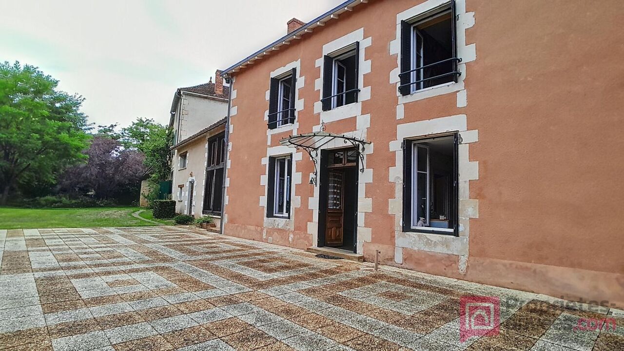 maison 8 pièces 250 m2 à vendre à Lhommaizé (86410)