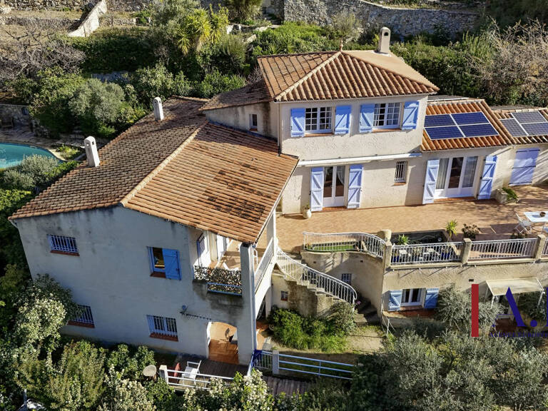 Maison traditionnelle sur les hauteurs avec piscine — photo 1