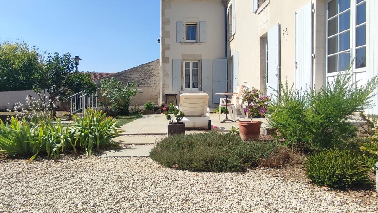 maison 7 pièces 218 m2 à vendre à Doix-Lès-Fontaines (85200)