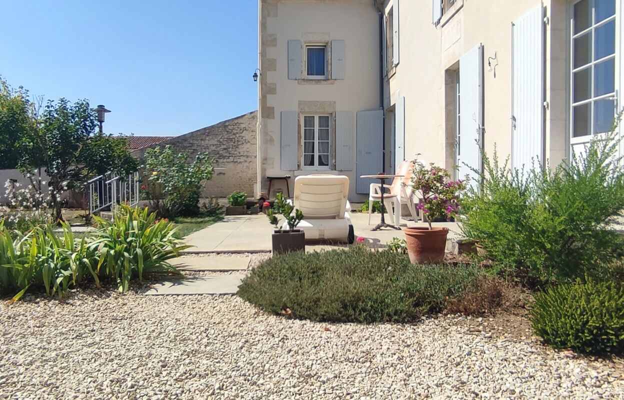 maison 7 pièces 218 m2 à vendre à Doix-Lès-Fontaines (85200)