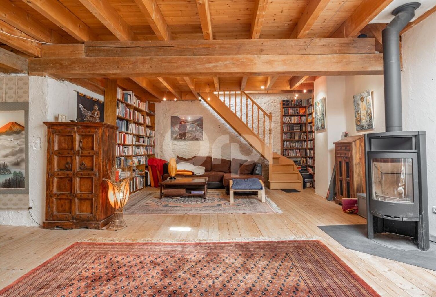 Superbe corps de ferme rénové au calme, sans vis-à-vis, à seulement quelques minutes des douanes de Veigy ! — photo 1