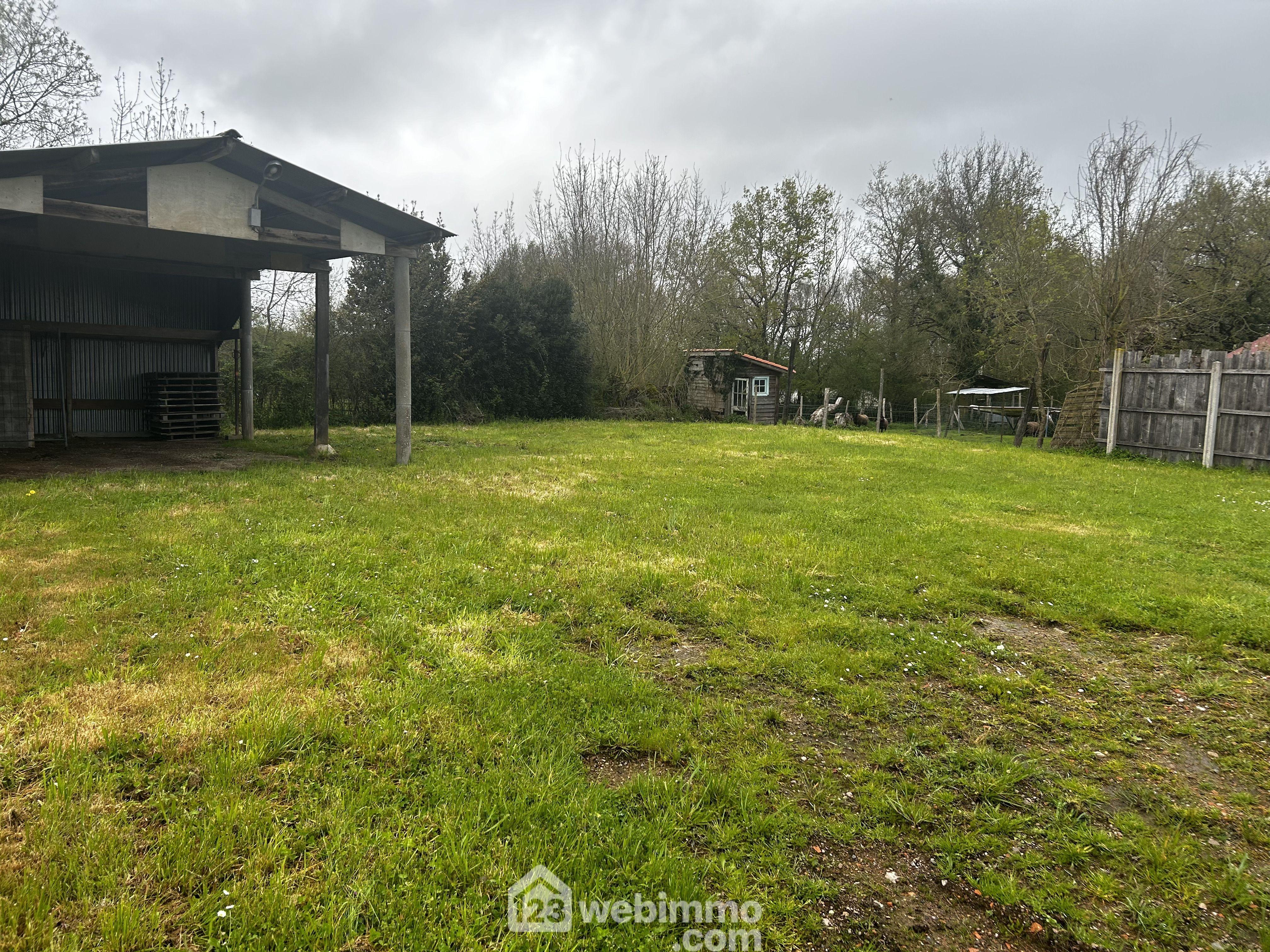 Photo Terrain constructible - 736m² - Le Champ-Saint-Père image 2/4