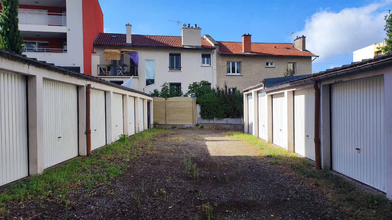 garage  pièces  m2 à louer à Clermont-Ferrand (63000)