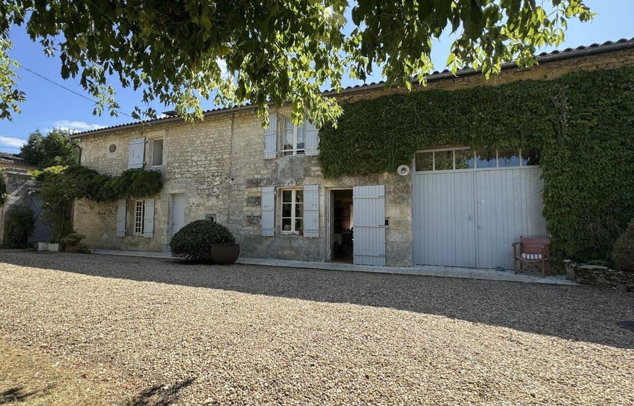 maison 7 pièces 208 m2 à vendre à Vars (16330)