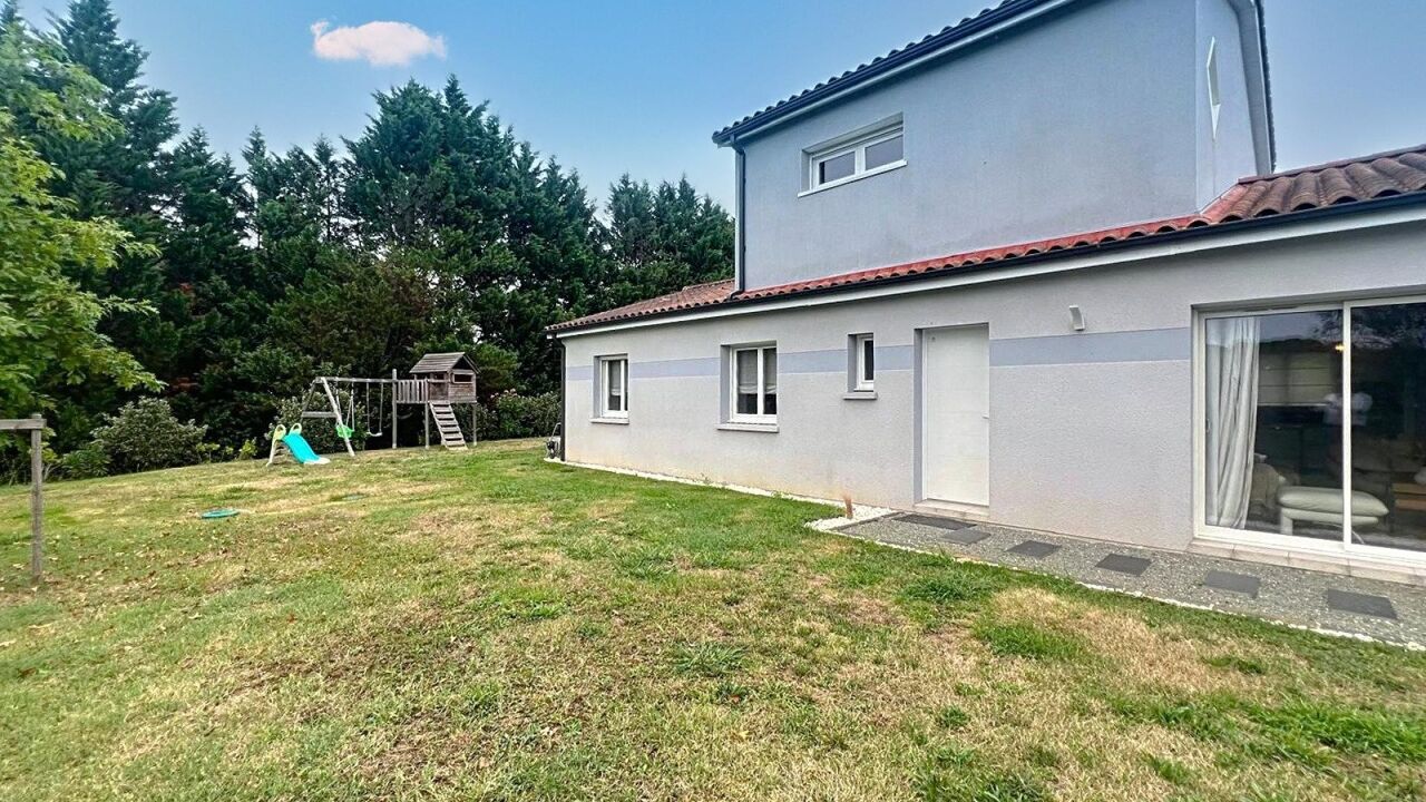 maison 6 pièces 136 m2 à vendre à Saint-Genès-de-Lombaud (33670)