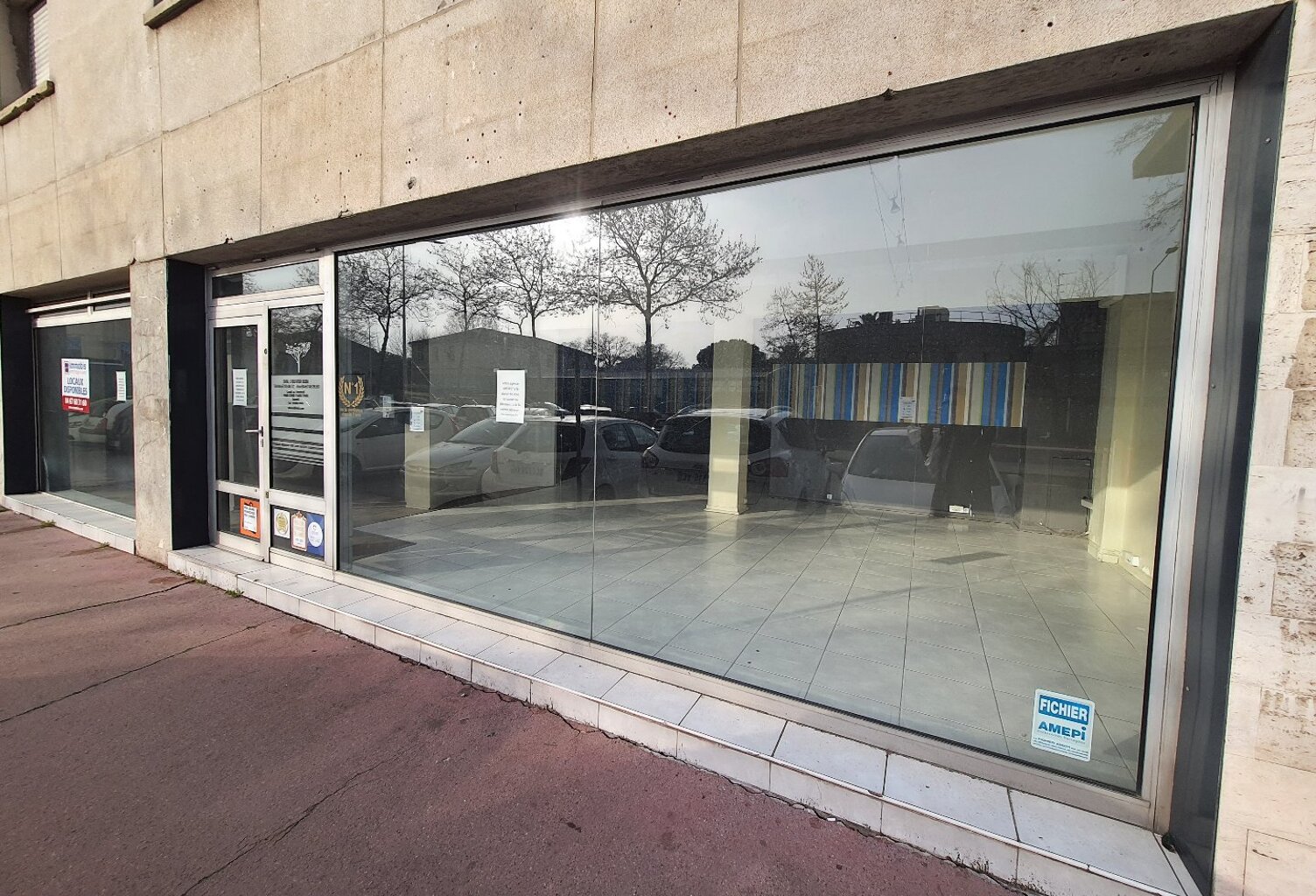 Local commercial — photo 1