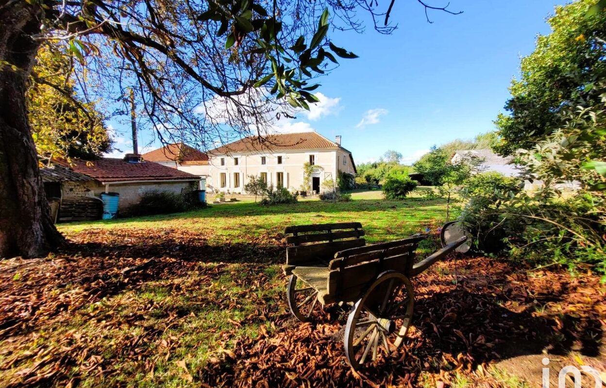 maison 8 pièces 387 m2 à vendre à Saint-Bonnet-sur-Gironde (17150)