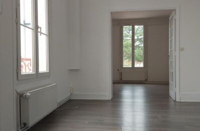 location appartement 800 € CC /mois à proximité de Le Mesnil-Saint-Denis (78320)