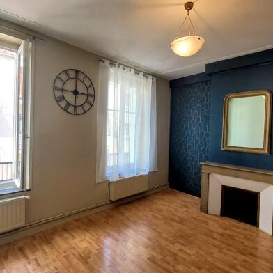 Appartement 3 pièces 890 €
