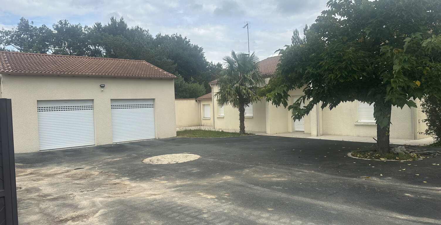 Location maison 5 pièces 140 m² à Chaniers (17610) — photo 1