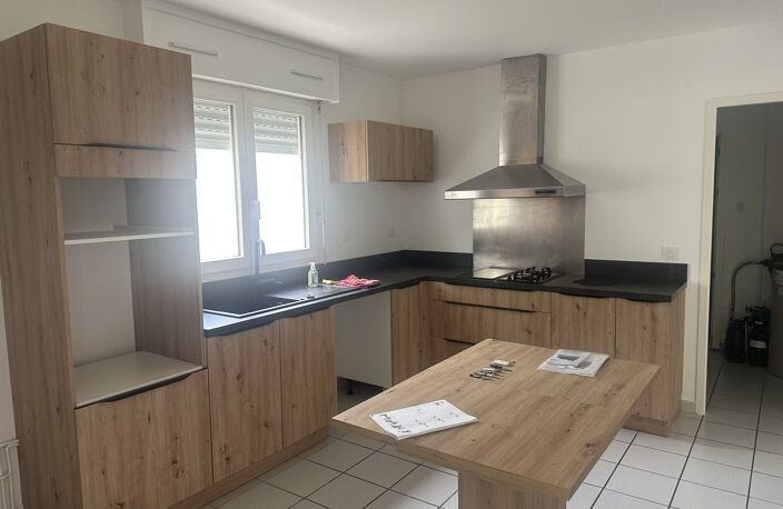 Location maison 5 pièces 140 m² à Chaniers (17610) — photo 2
