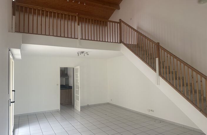 Location maison 5 pièces 140 m² à Chaniers (17610) — photo 3
