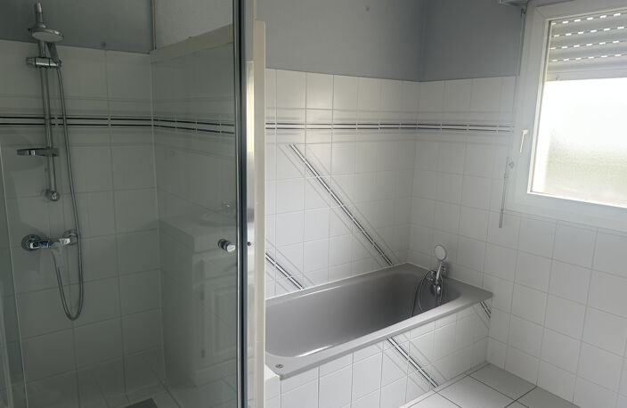 Location maison 5 pièces 140 m² à Chaniers (17610) — photo 5