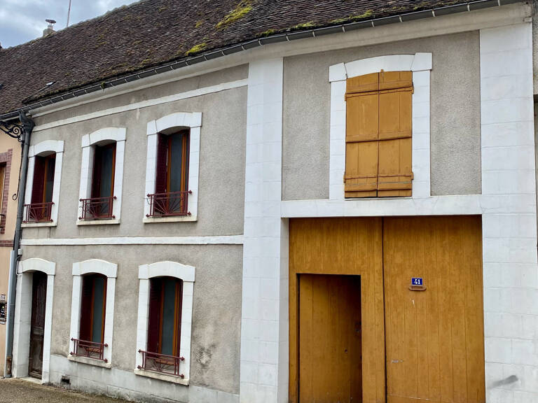 A RENOVER ST JULIEN DU SAULT, AVEC COUR ET ABRI VOITURE — photo 1