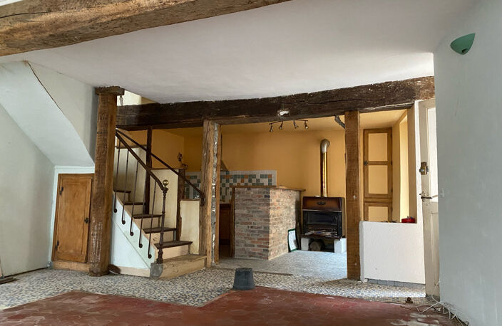 A RENOVER ST JULIEN DU SAULT, AVEC COUR ET ABRI VOITURE — photo 2