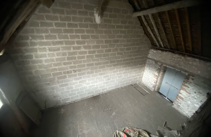 A RENOVER ST JULIEN DU SAULT, AVEC COUR ET ABRI VOITURE — photo 4