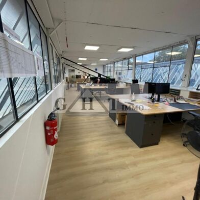 Local industriel  9252 €