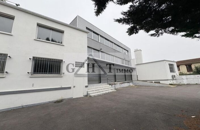 ENTREPOT 2391M² A NANTERRE A LOUER — photo 2