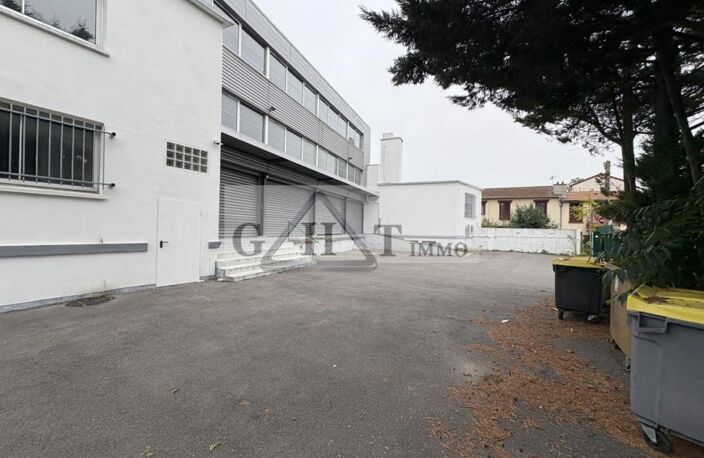 ENTREPOT 2391M² A NANTERRE A LOUER — photo 3