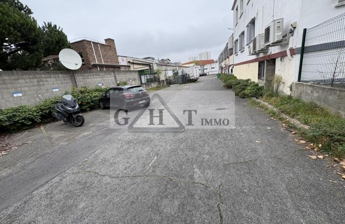 ENTREPOT 2391M² A NANTERRE A LOUER — photo 4