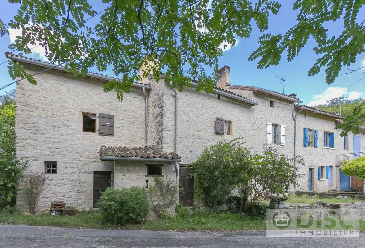 Belle maison avec terrasse dans un petit hameau. — photo 1