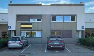 Commerce  887 m² à louer à Décines-Charpieu (69150)