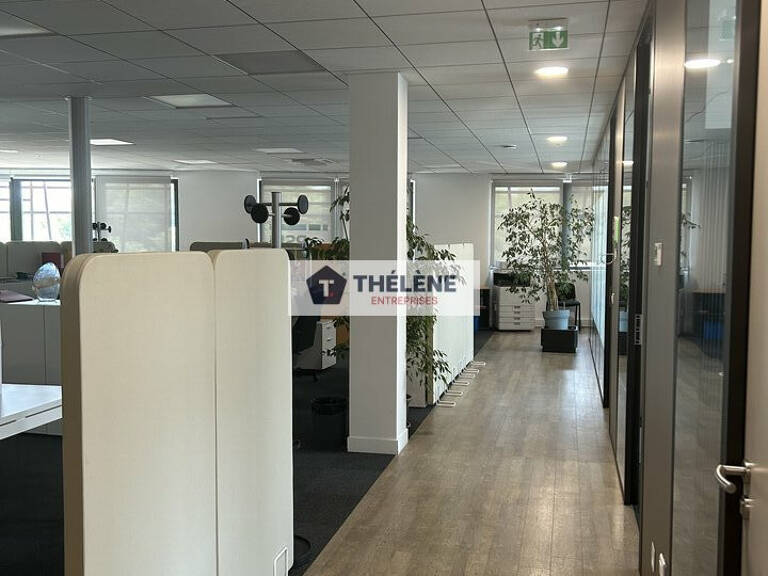 BUREAUX à LOUER — photo 1