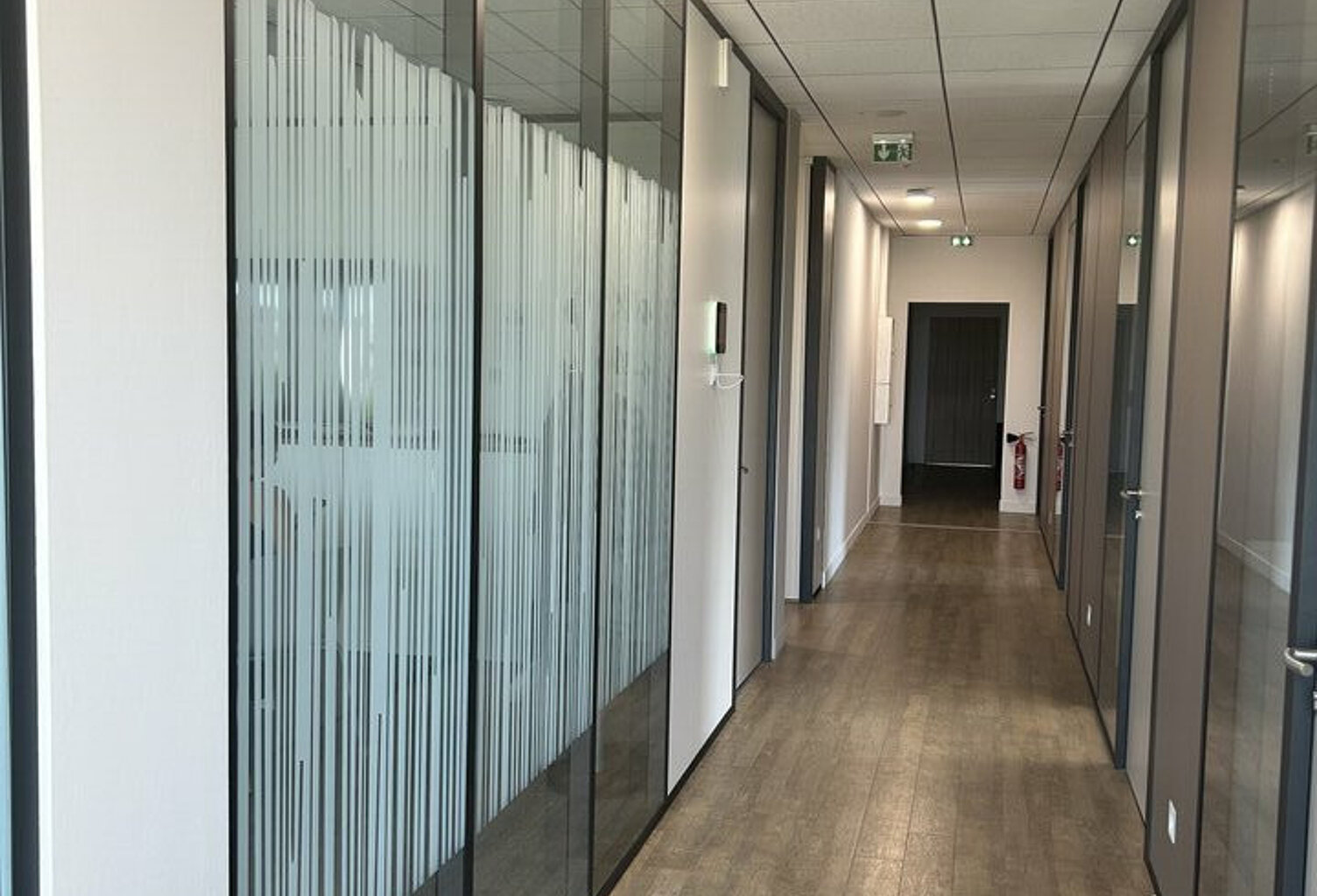 BUREAUX à LOUER — photo 1