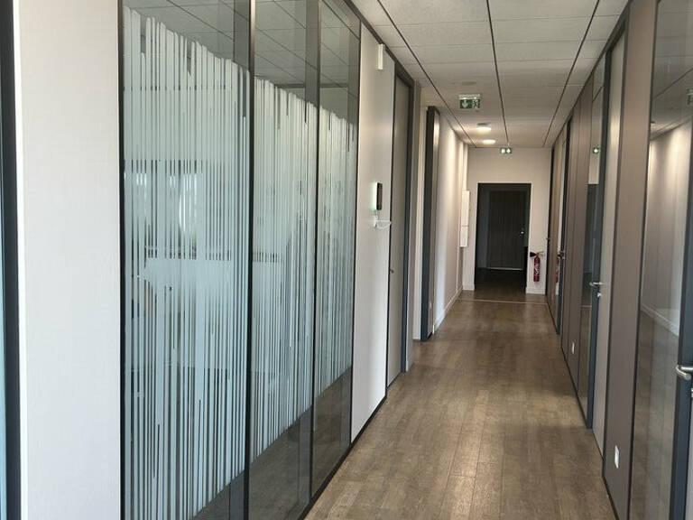 BUREAUX à LOUER — photo 1