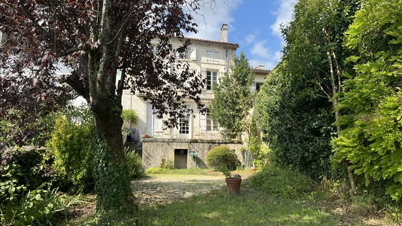 maison 9 pièces 214 m2 à vendre à Montmoreau (16190)