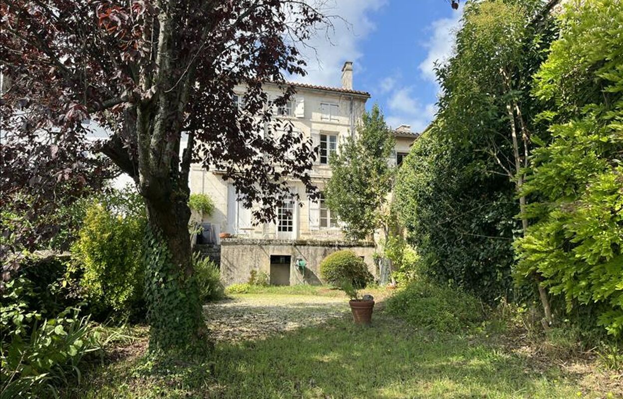 maison 9 pièces 214 m2 à vendre à Montmoreau (16190)