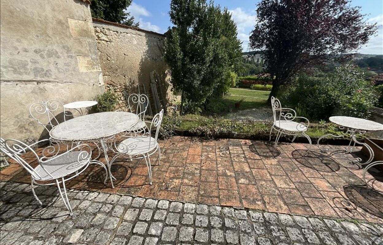 maison 9 pièces 214 m2 à vendre à Montmoreau (16190)