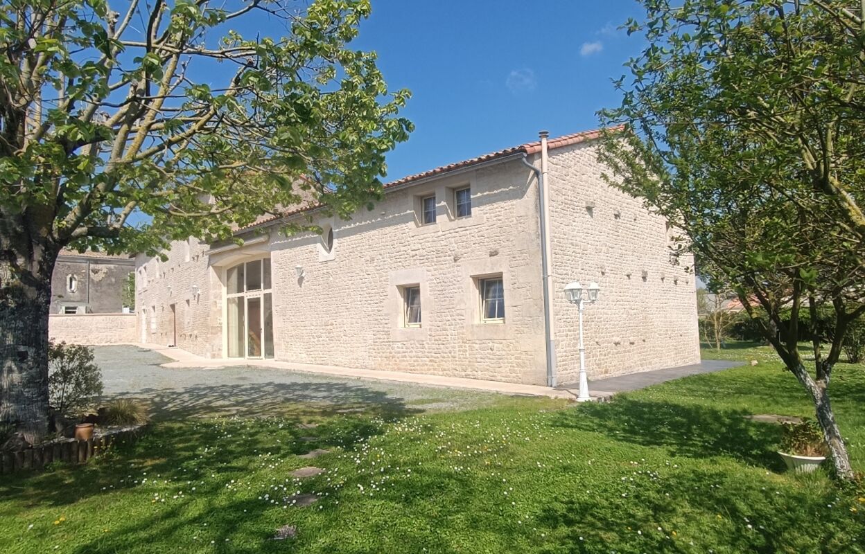 maison 6 pièces 290 m2 à vendre à Saint-Maxire (79410)