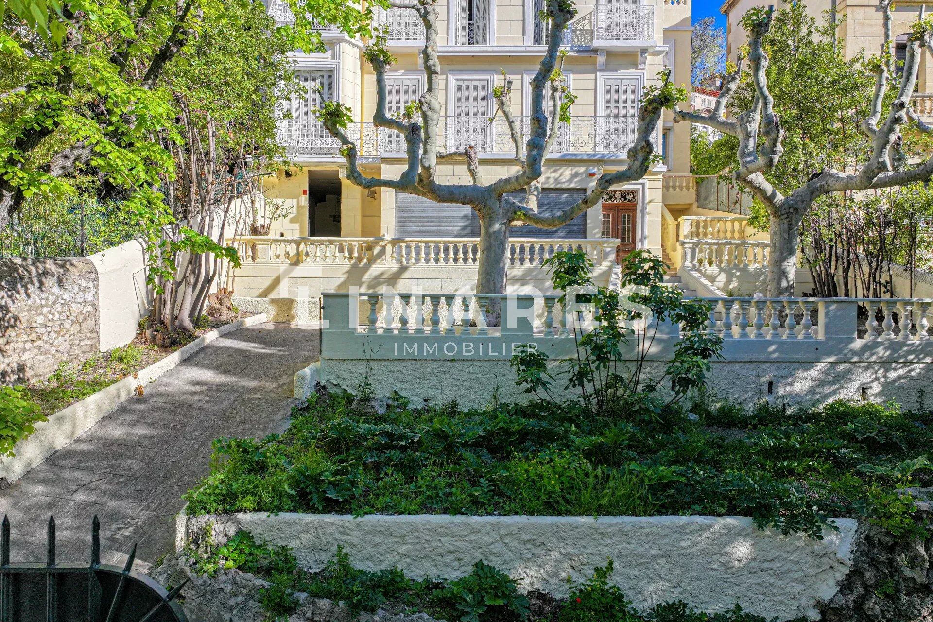 H&ocirc;tel particulier  T8 à vendre Marseille 8eme 13008