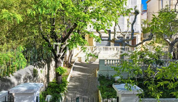 H&ocirc;tel particulier 8 pièces  à vendre Marseille 8eme 13008