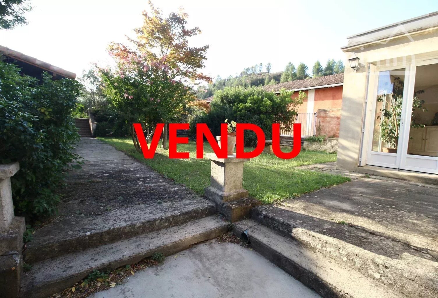 VENDU 2 maisons avec un jardin, une piscine et un garage — photo 1
