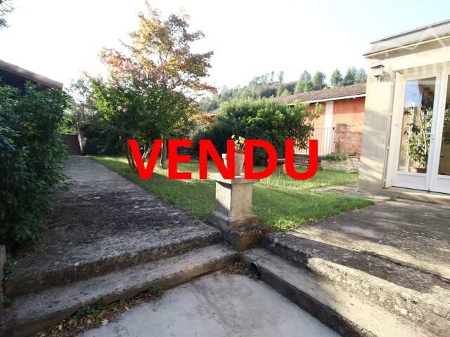 VENDU 2 maisons avec un jardin, une piscine et un garage — photo du bien