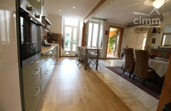 VENDU 2 maisons avec un jardin, une piscine et un garage — photo 2