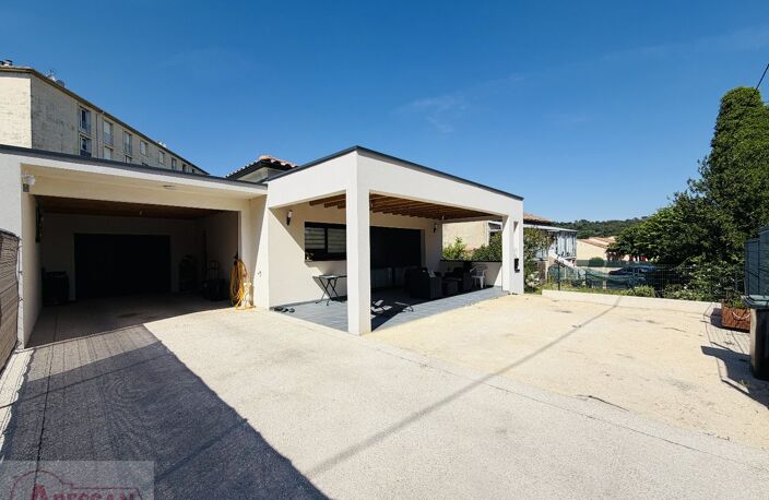 Villa — photo 2