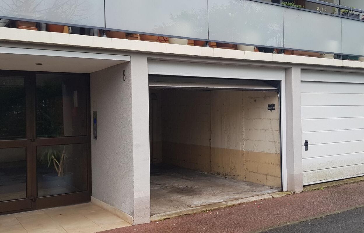 garage  pièces 14 m2 à louer à Antony (92160)