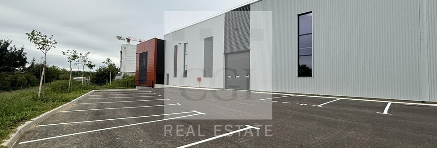 Commerce  677 m² à louer à Saint-Quentin-Fallavier (38070)