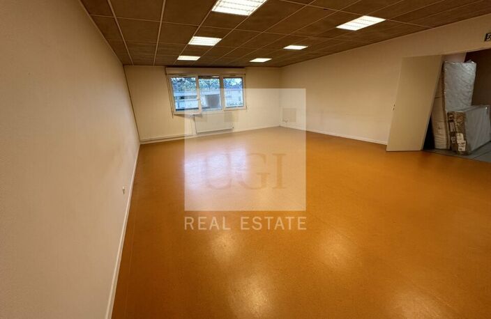 BUREAUX à LOUER — photo 3
