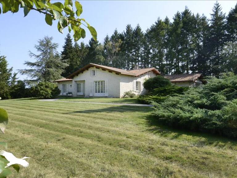Maison en pierre de 6 pièces principales — photo 1
