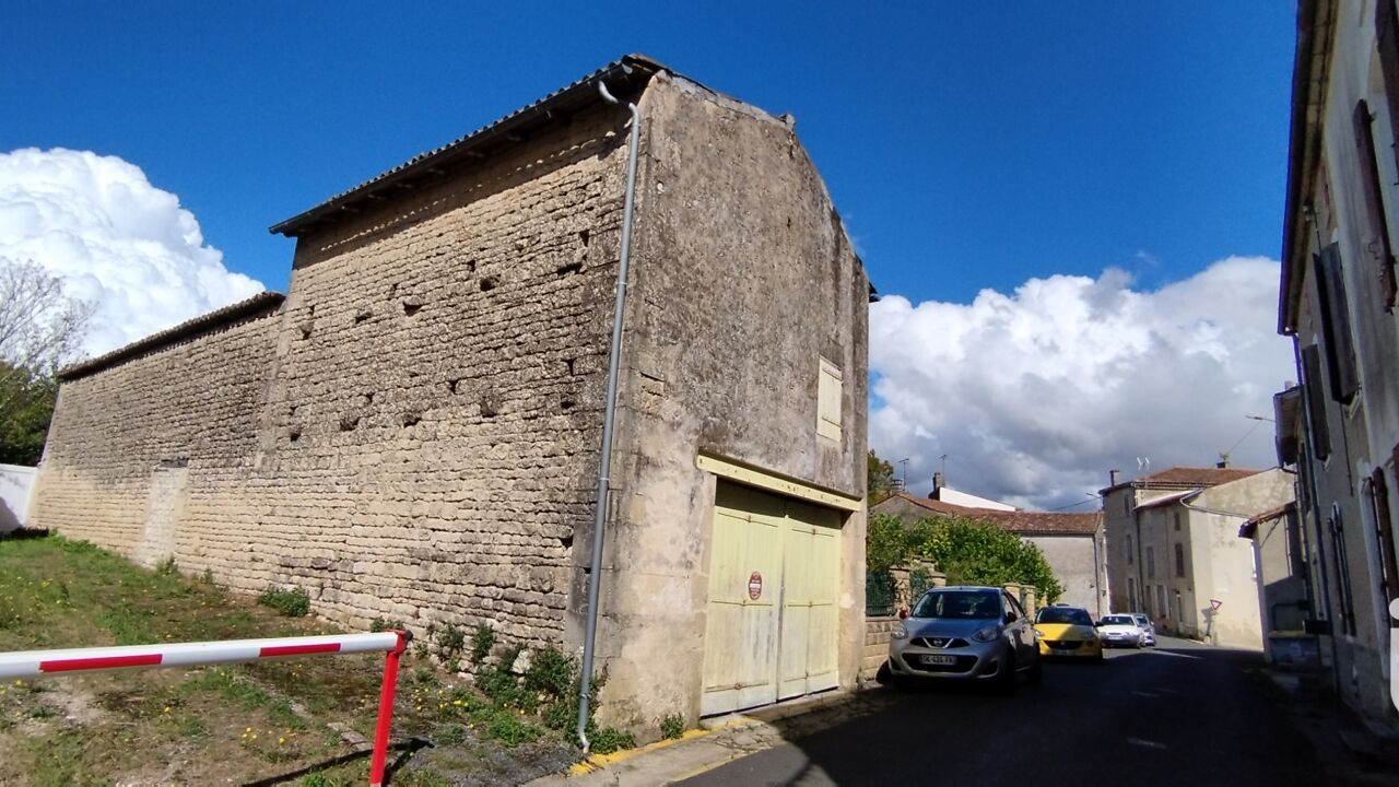 immeuble  pièces 32 m2 à vendre à Aulnay (17470)