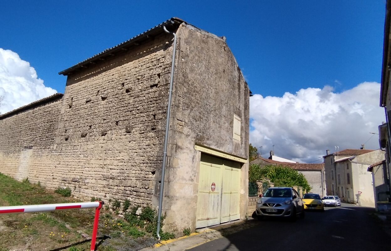 immeuble  pièces 32 m2 à vendre à Aulnay (17470)