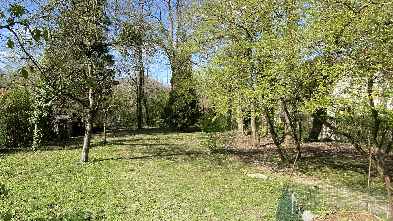 terrain  pièces 650 m2 à vendre à Chessy (77700)